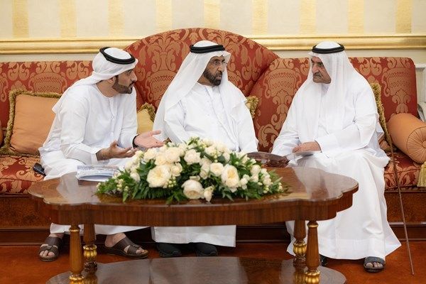 حاكم الفجيرة يستقبل مجلس إدارة جمعية الفجيرة الخيرية