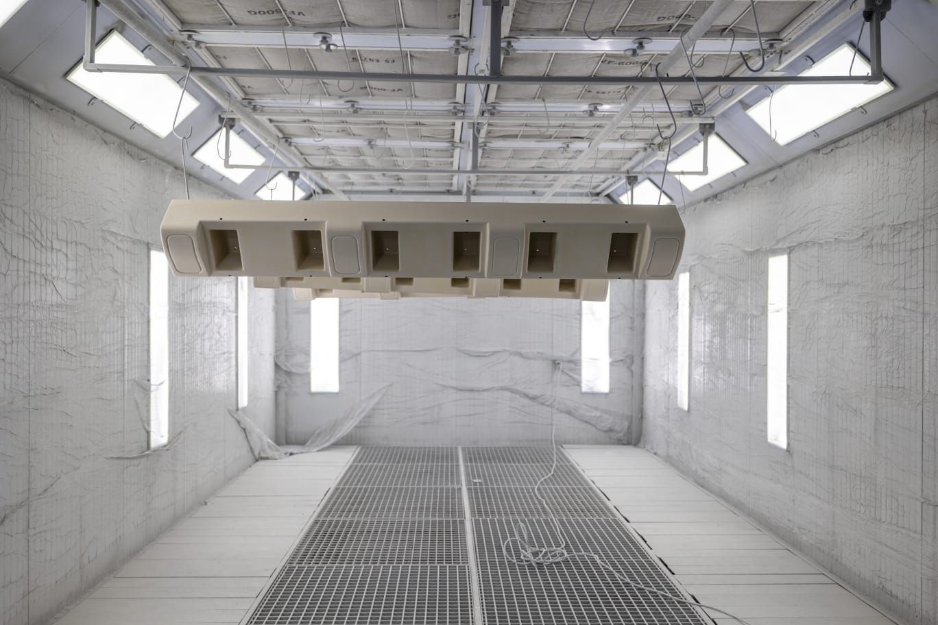 شاهد مصنع كولواي الإسباني لتوطين إنتاج المكونات الداخلية للقطارات ببنى سويف