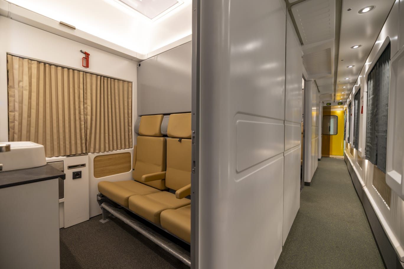 أفخم القطارات المصرية.. شاهد عربات النوم بعد تأهيلها وتطويرها بالكامل