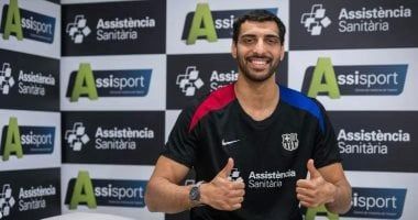 سيف الدرع يظهر بقميص برشلونة فى جلسة تصوير بعد اجتياز الكشف الطبى