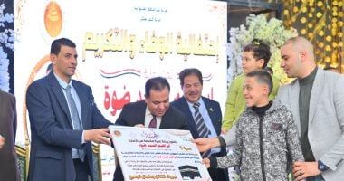 «الشعب الجمهوري» يكرم حفظة القرآن والأمهات المثاليات في كفر شكر.. صور