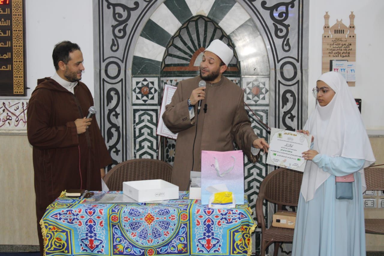 تكريم حفظة القرآن الكريم بمسجد جنة الفردوس بمدينة الشروق.. صور