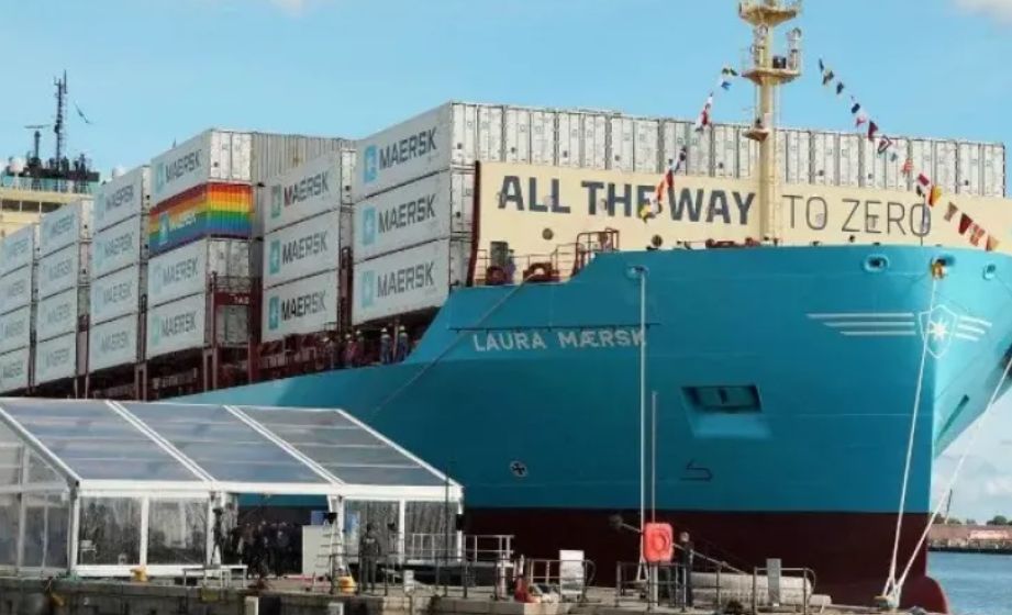 رغم الغارات المتواصلة على الحوثيين...أمريكا تعلن عن هروب 3 أرباع سفنها من البحر الأحمر