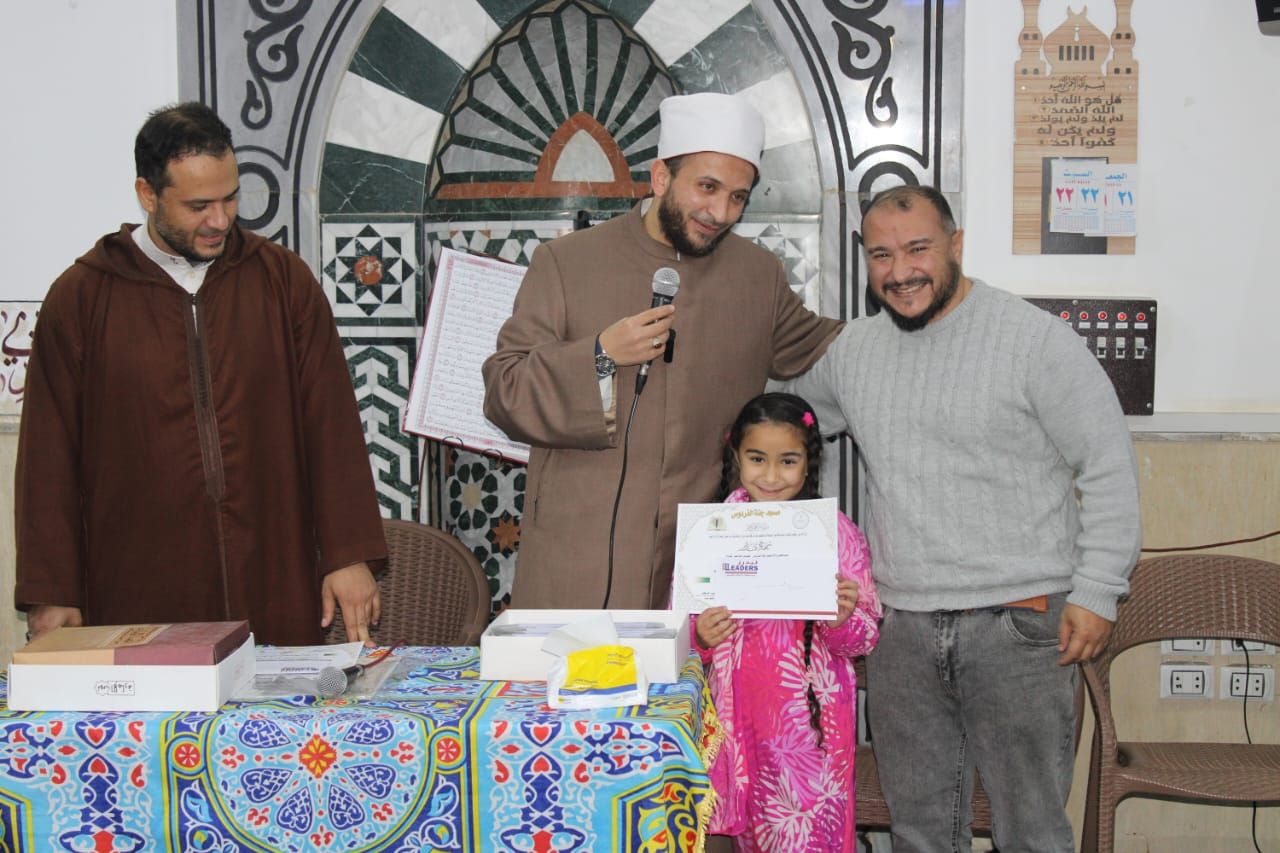 تكريم حفظة القرآن الكريم بمسجد جنة الفردوس بمدينة الشروق.. صور