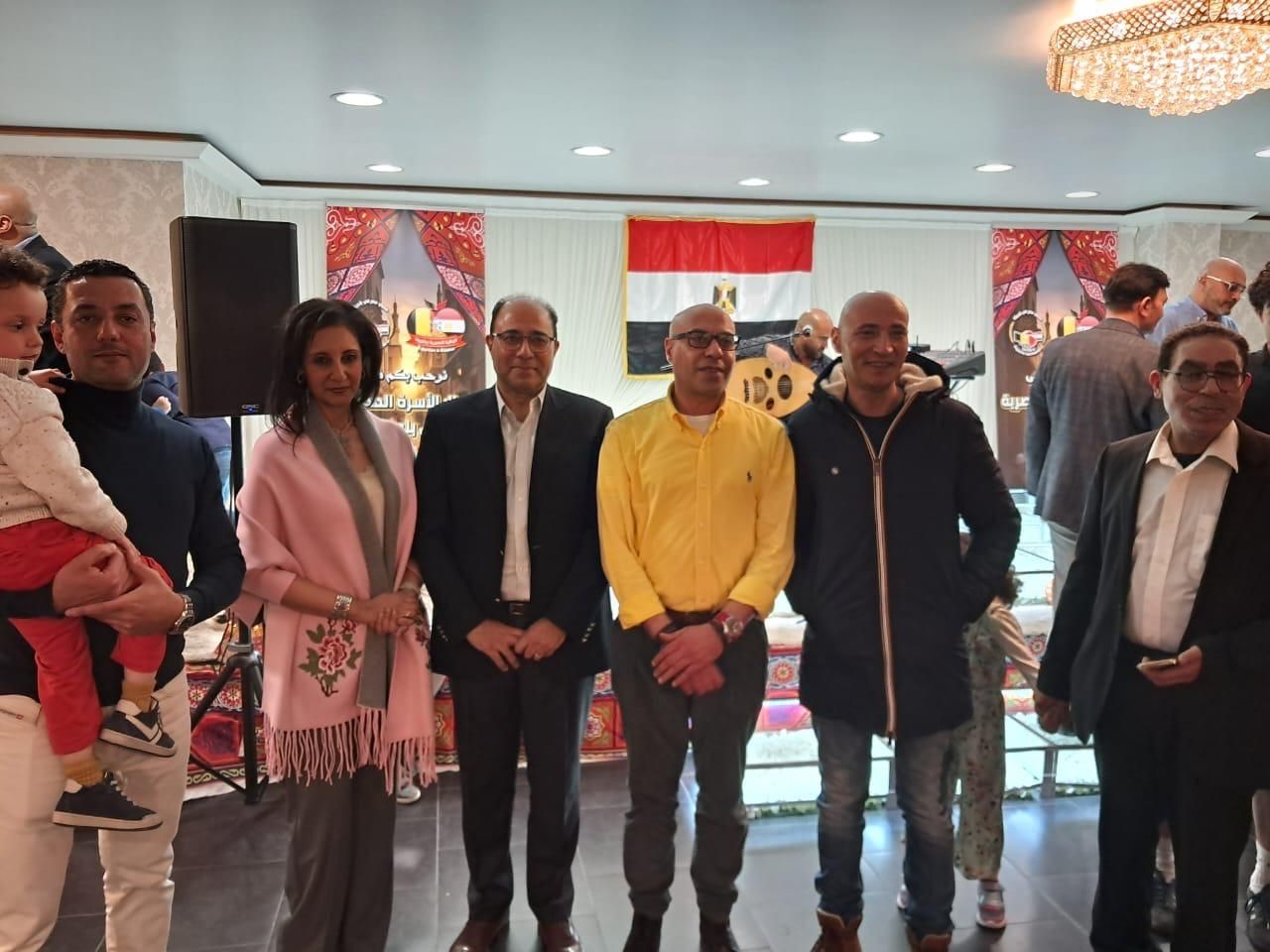 سفير مصر فى بلجيكا يشارك الجالية المصرية إفطار رمضان