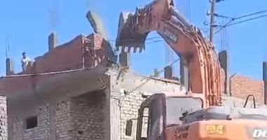 محافظ الجيزة: إزالة 20 حالة تعدٍ على الأراضي الزراعية ومخالفات بناء