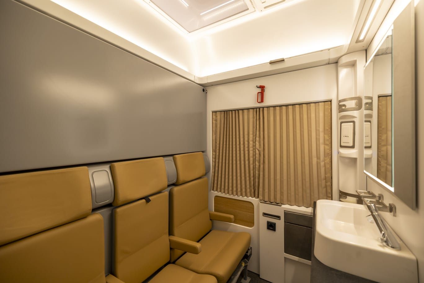 أفخم القطارات المصرية.. شاهد عربات النوم بعد تأهيلها وتطويرها بالكامل