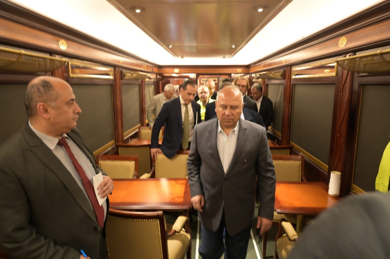 نائب رئيس الوزراء يعلن الإنتهاء من تطوير 12 قطارا إسبانيا