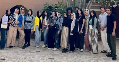 طلاب إعلام القاهرة يطلقون مشروع تخرج "حكاوى النول" لإحياء الفن بقرية الحرانية