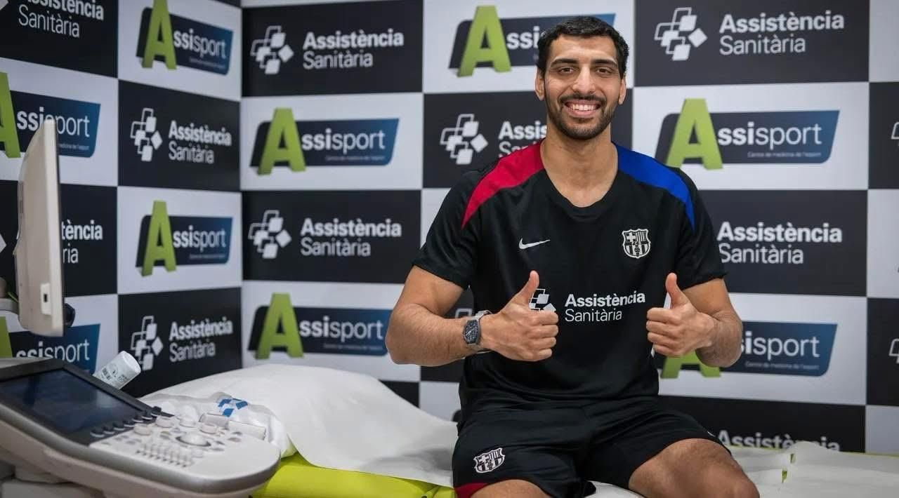 سيف الدرع يظهر بقميص برشلونة فى جلسة تصوير بعد اجتياز الكشف الطبى