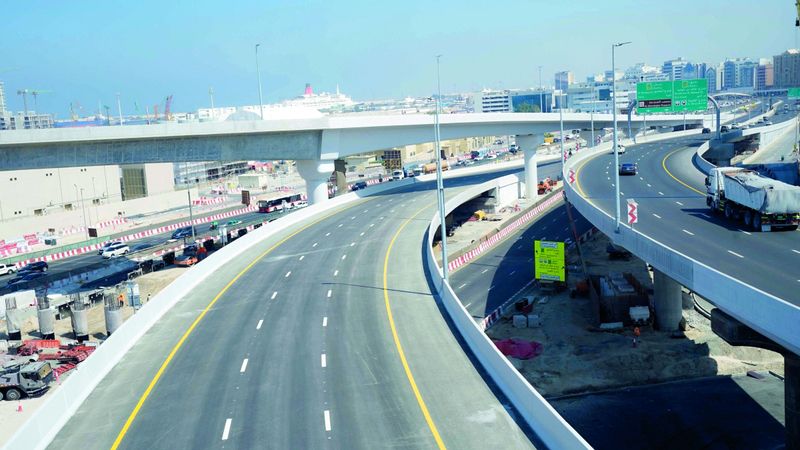 الامارات | «طرق دبي» تفتتح جسراً بـ 3 مسارات يخدم القادمين من «إنفينيتي»