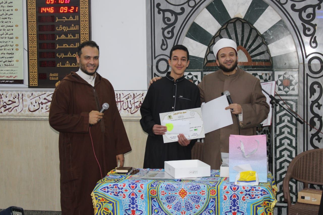 تكريم حفظة القرآن الكريم بمسجد جنة الفردوس بمدينة الشروق.. صور