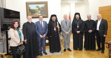 محافظ القاهرة يستقبل بطريرك الإسكندرية للأقباط الكاثوليك للتهنئة بالعيد