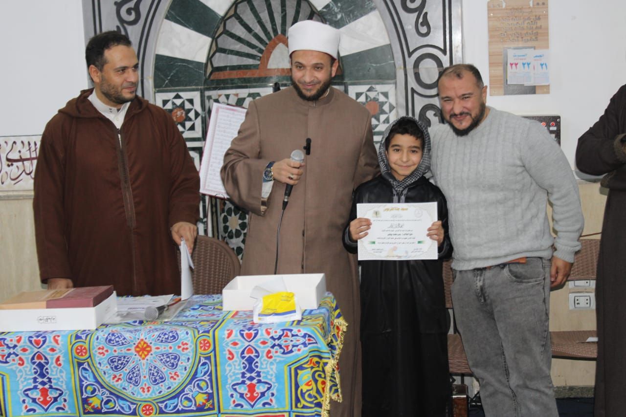 تكريم حفظة القرآن الكريم بمسجد جنة الفردوس بمدينة الشروق.. صور