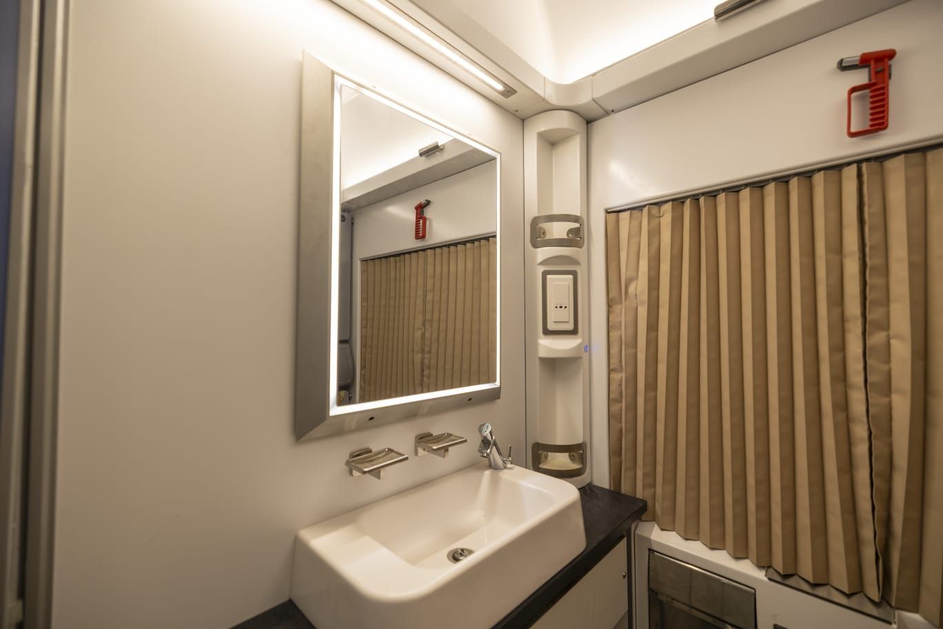 أفخم القطارات المصرية.. شاهد عربات النوم بعد تأهيلها وتطويرها بالكامل