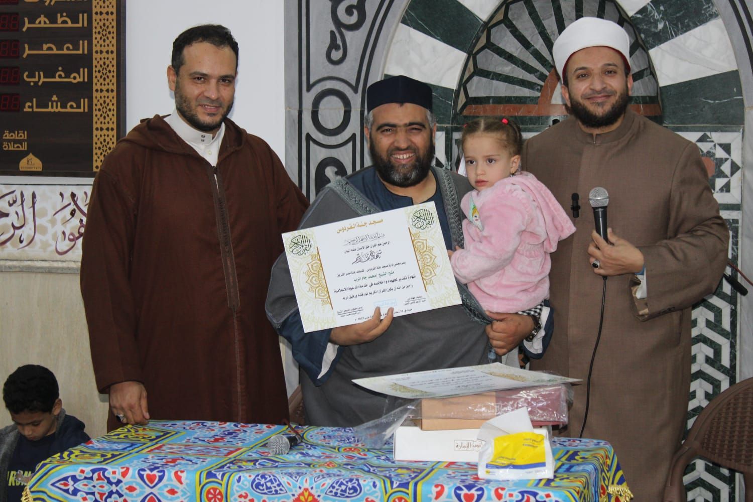 تكريم حفظة القرآن الكريم بمسجد جنة الفردوس بمدينة الشروق.. صور