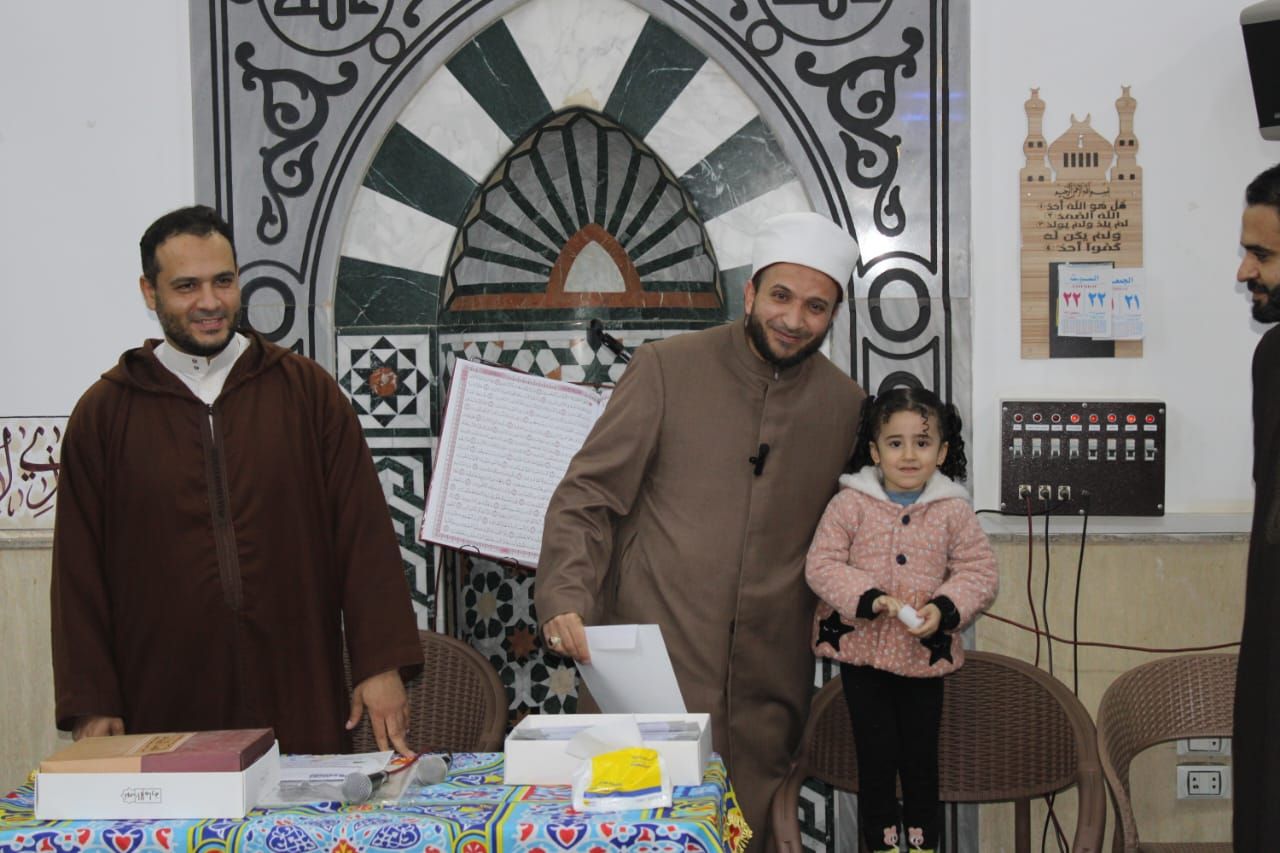 تكريم حفظة القرآن الكريم بمسجد جنة الفردوس بمدينة الشروق.. صور