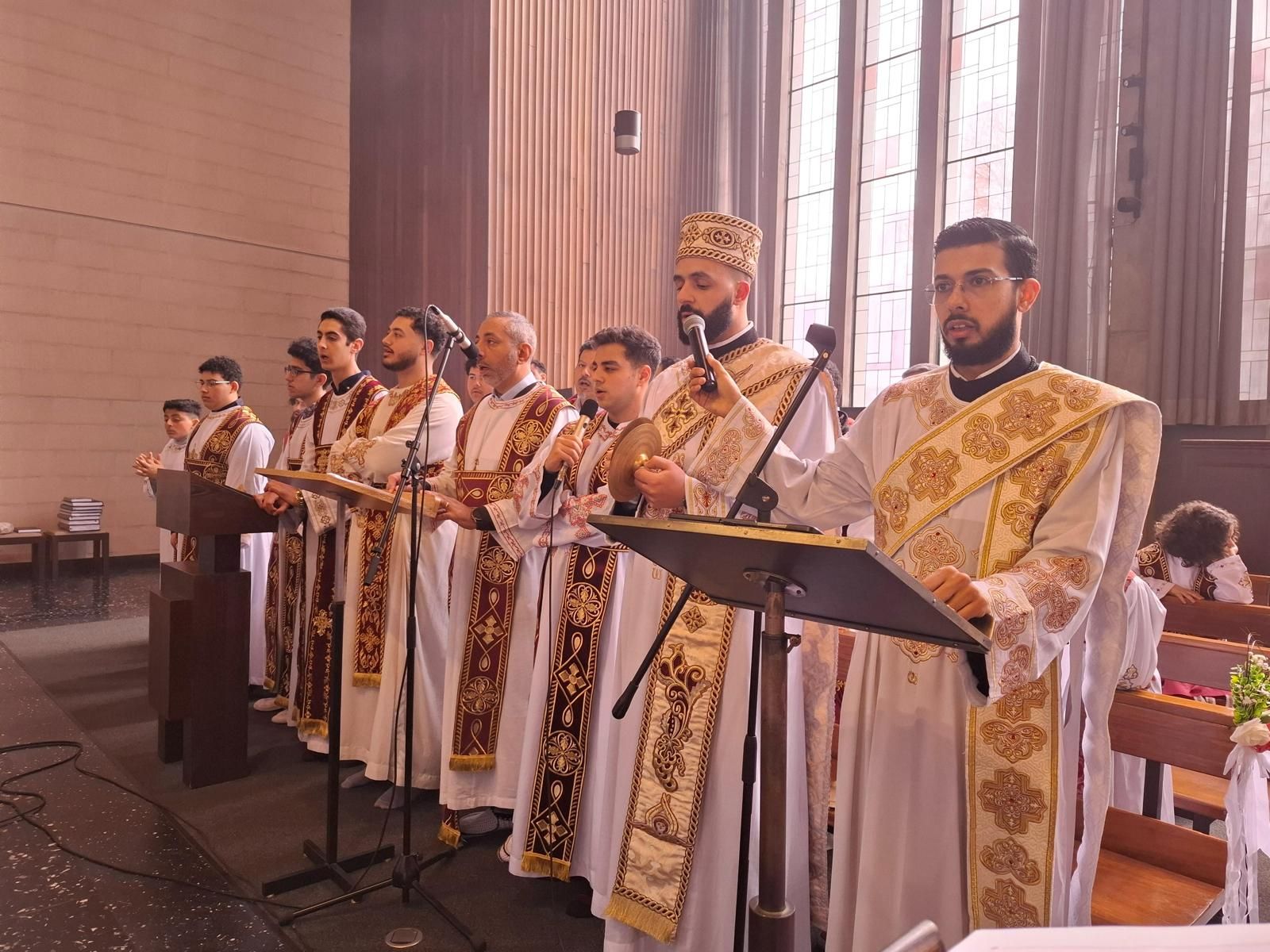 الأقباط الأرثوذكس يحتفلون بافتتاح الصلاة فى كنيسة العذراء شمال بلجيكا.. صور