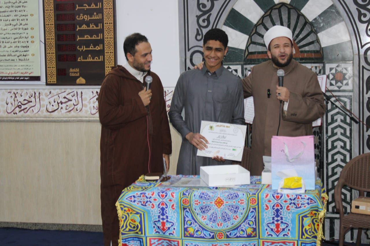 تكريم حفظة القرآن الكريم بمسجد جنة الفردوس بمدينة الشروق.. صور