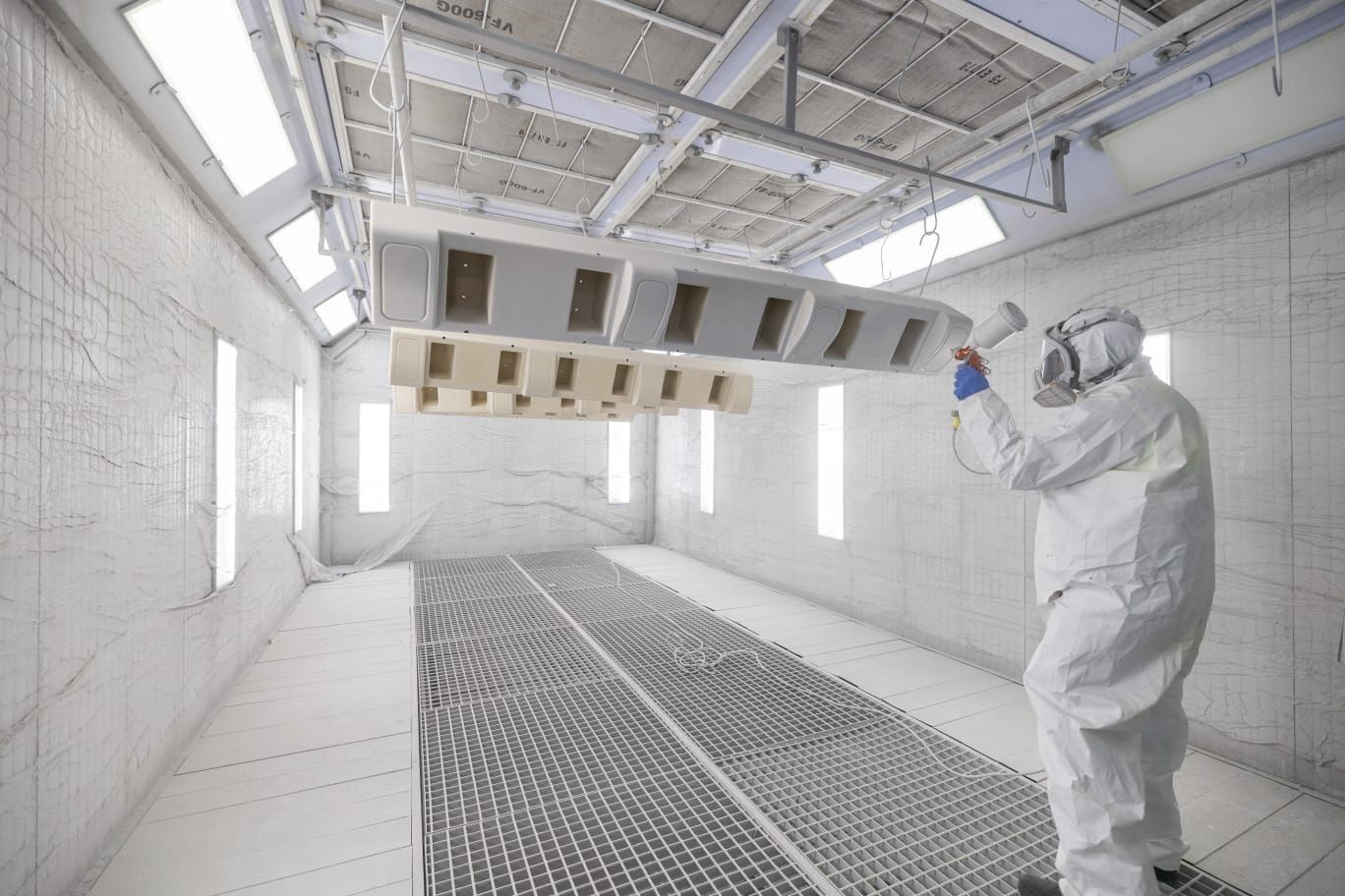 شاهد مصنع كولواي الإسباني لتوطين إنتاج المكونات الداخلية للقطارات ببنى سويف