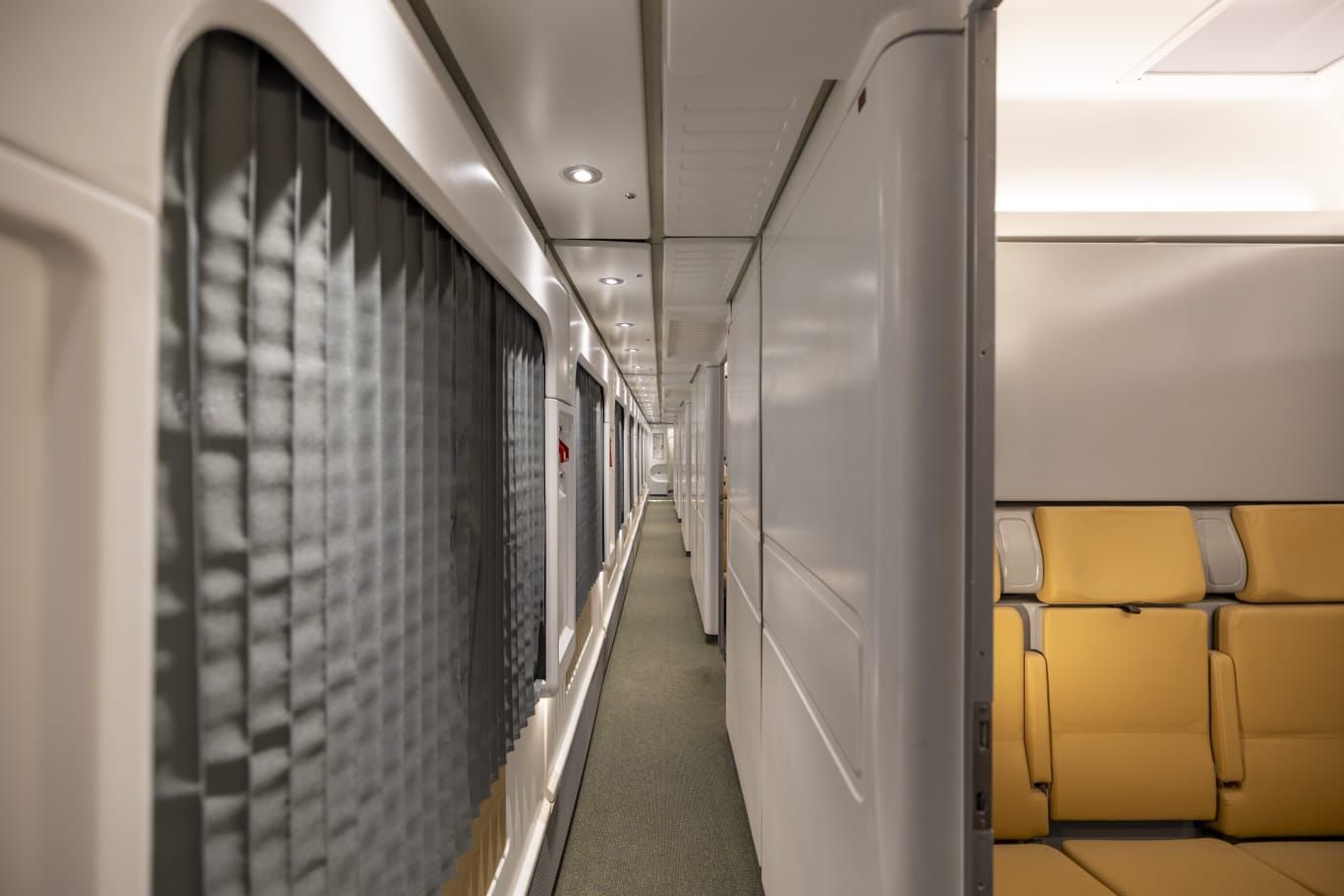 أفخم القطارات المصرية.. شاهد عربات النوم بعد تأهيلها وتطويرها بالكامل