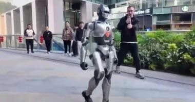 تكنولوجيا: الذكاء الاصطناعي في الزراعة.. روبوت لاستخراج المطاط بدقة وكفاءة عالية فى الصين