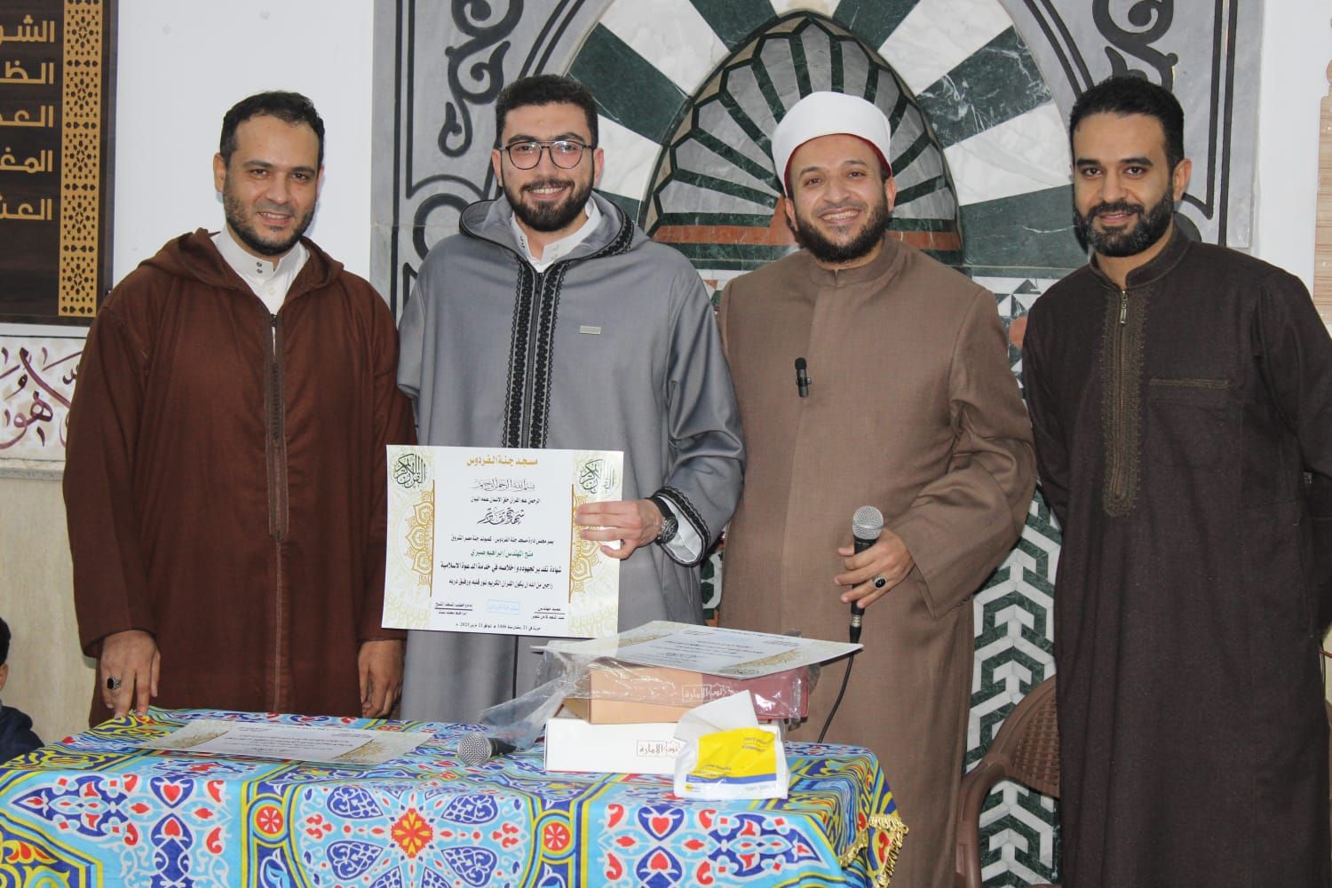 تكريم حفظة القرآن الكريم بمسجد جنة الفردوس بمدينة الشروق.. صور