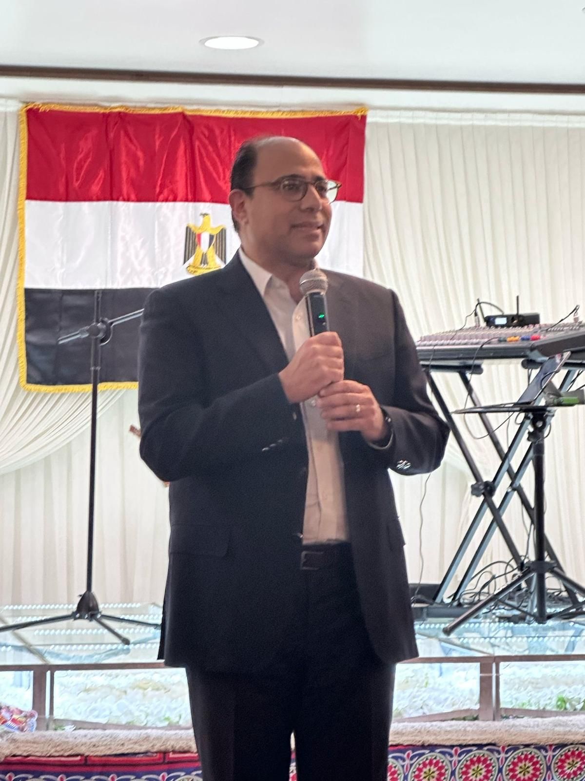 سفير مصر فى بلجيكا يشارك الجالية المصرية إفطار رمضان