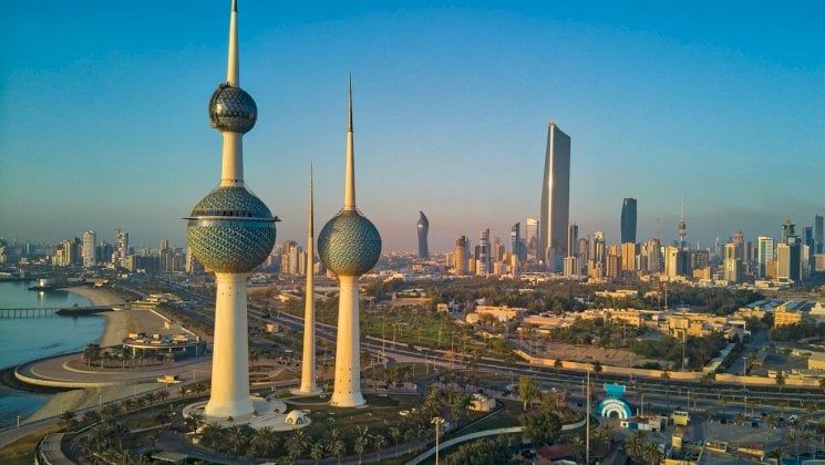 توقيف مصرية في الكويت بعد فوزها بـ 4 سيارات خلال سنة!