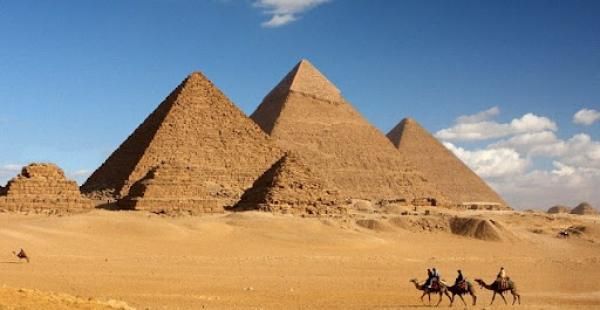 الامارات | اكتشاف مدينة كاملة مترامية الأطراف تحت أهرامات مصر