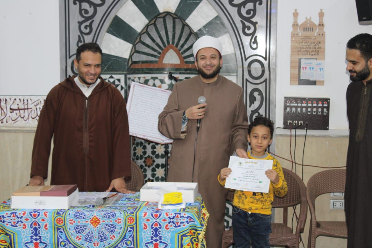تكريم حفظة القرآن الكريم بمسجد جنة الفردوس بمدينة الشروق.. صور