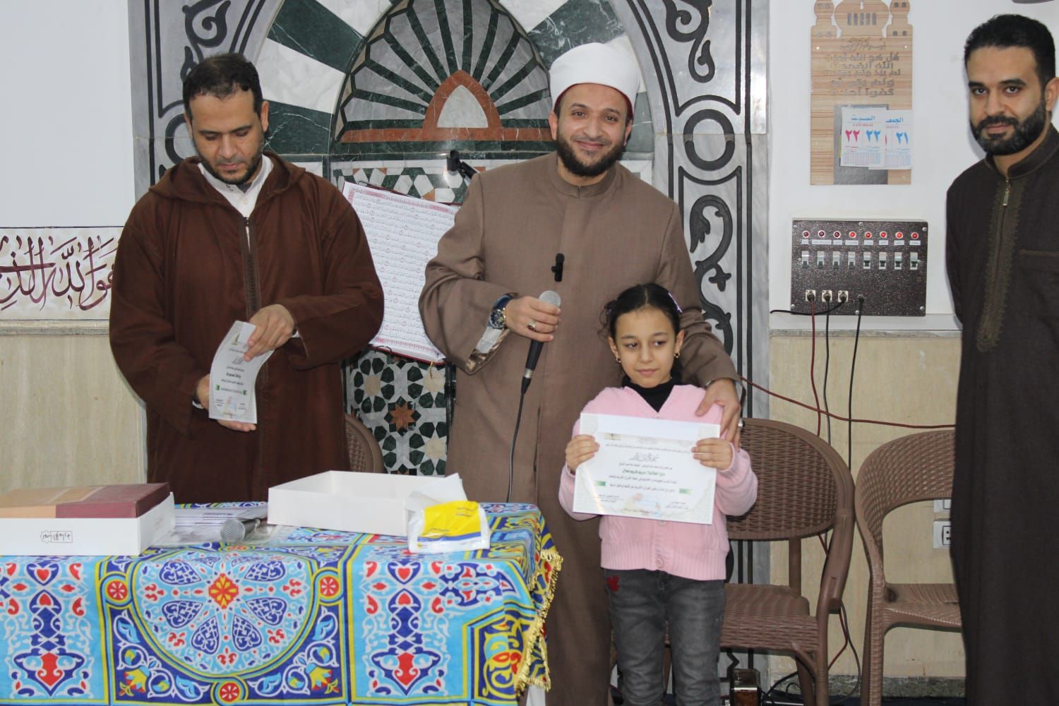 تكريم حفظة القرآن الكريم بمسجد جنة الفردوس بمدينة الشروق.. صور