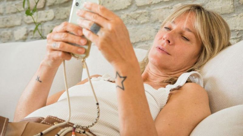 الامارات | تقليل مدة استخدام الهواتف الذكية يحسّن الصحة