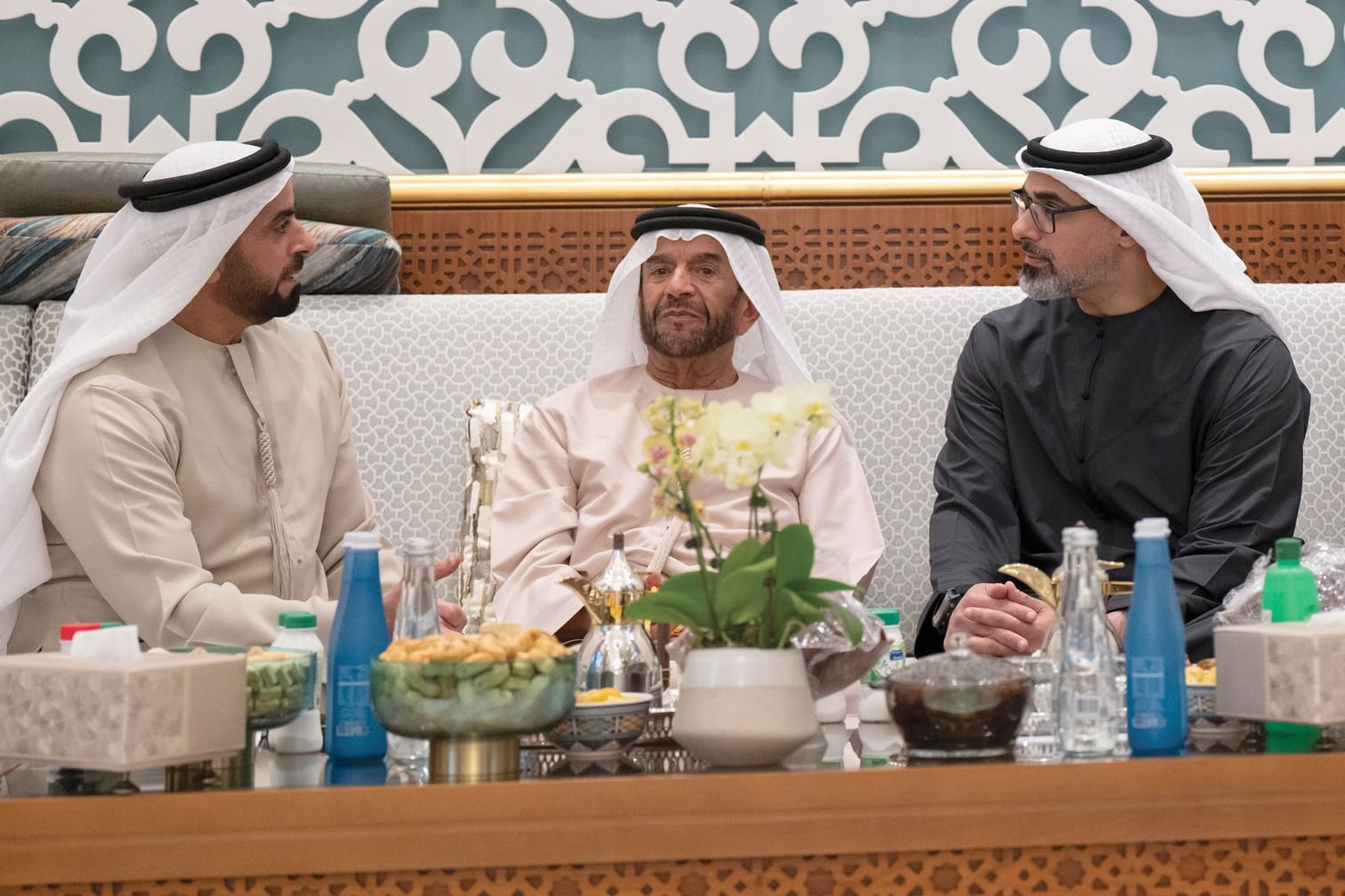 الامارات | خالد بن محمد بن زايد يزور سرور بن محمد ويتبادلان التهاني بمناسبة شهر رمضان