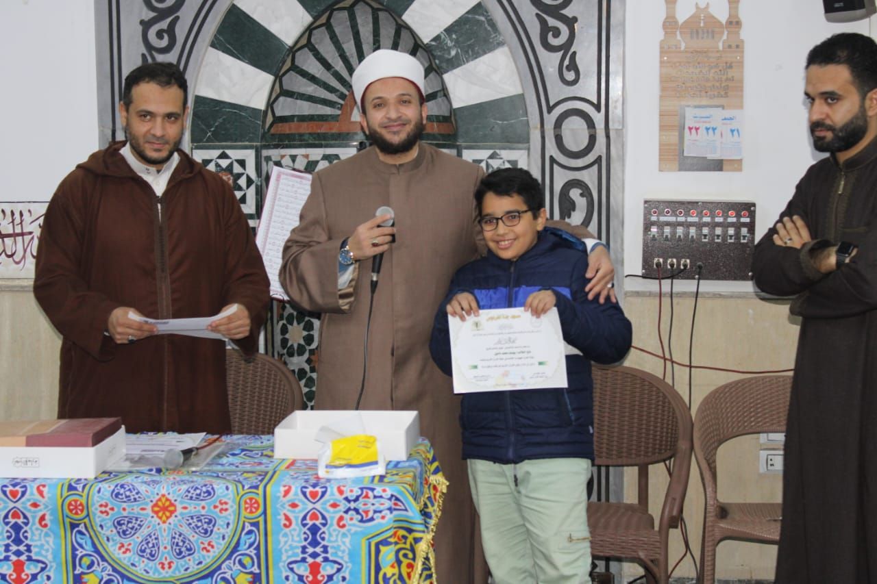 تكريم حفظة القرآن الكريم بمسجد جنة الفردوس بمدينة الشروق.. صور