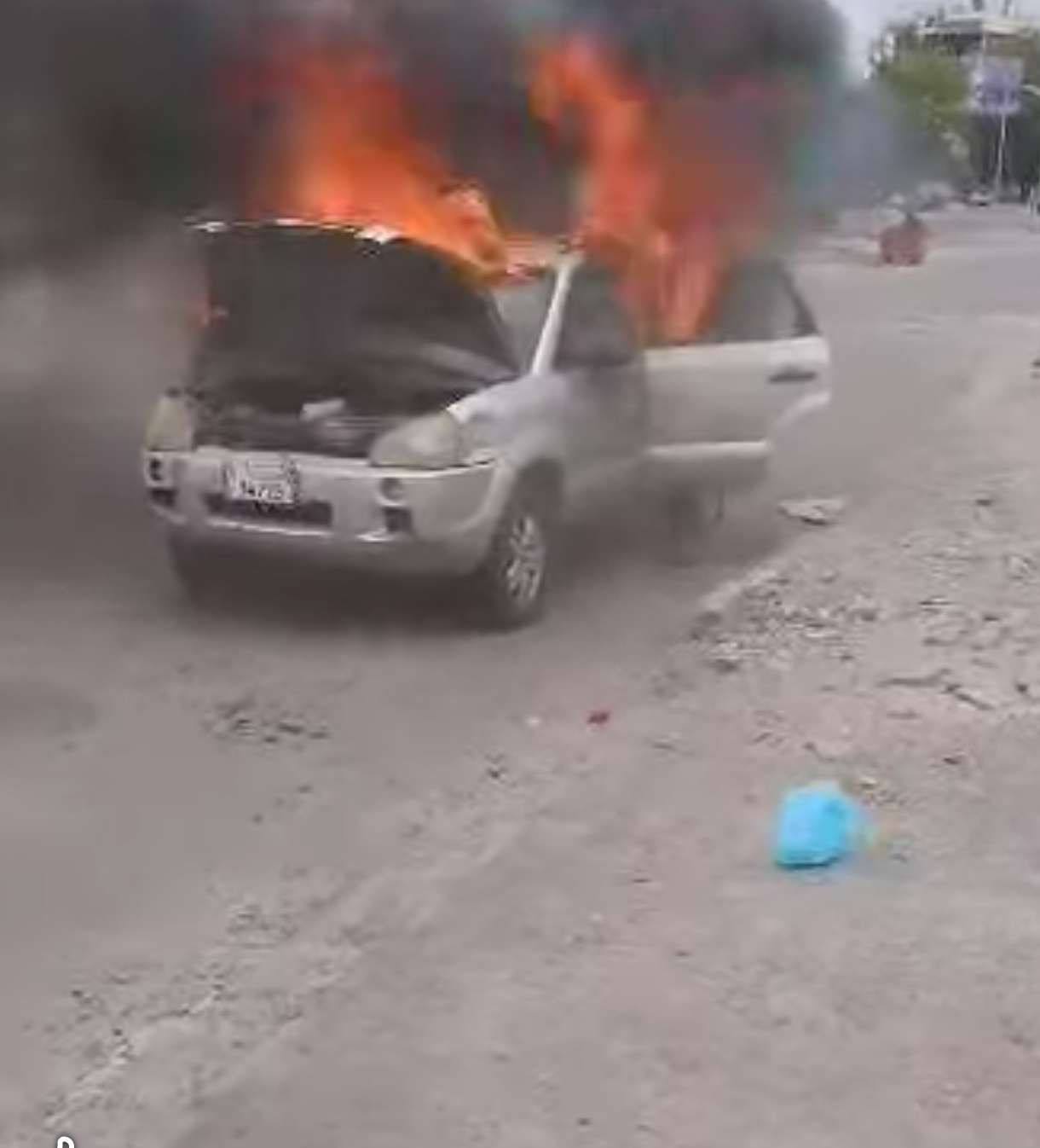 صدور اول توضيح بشان احراق مقاول لسيارته في عدن