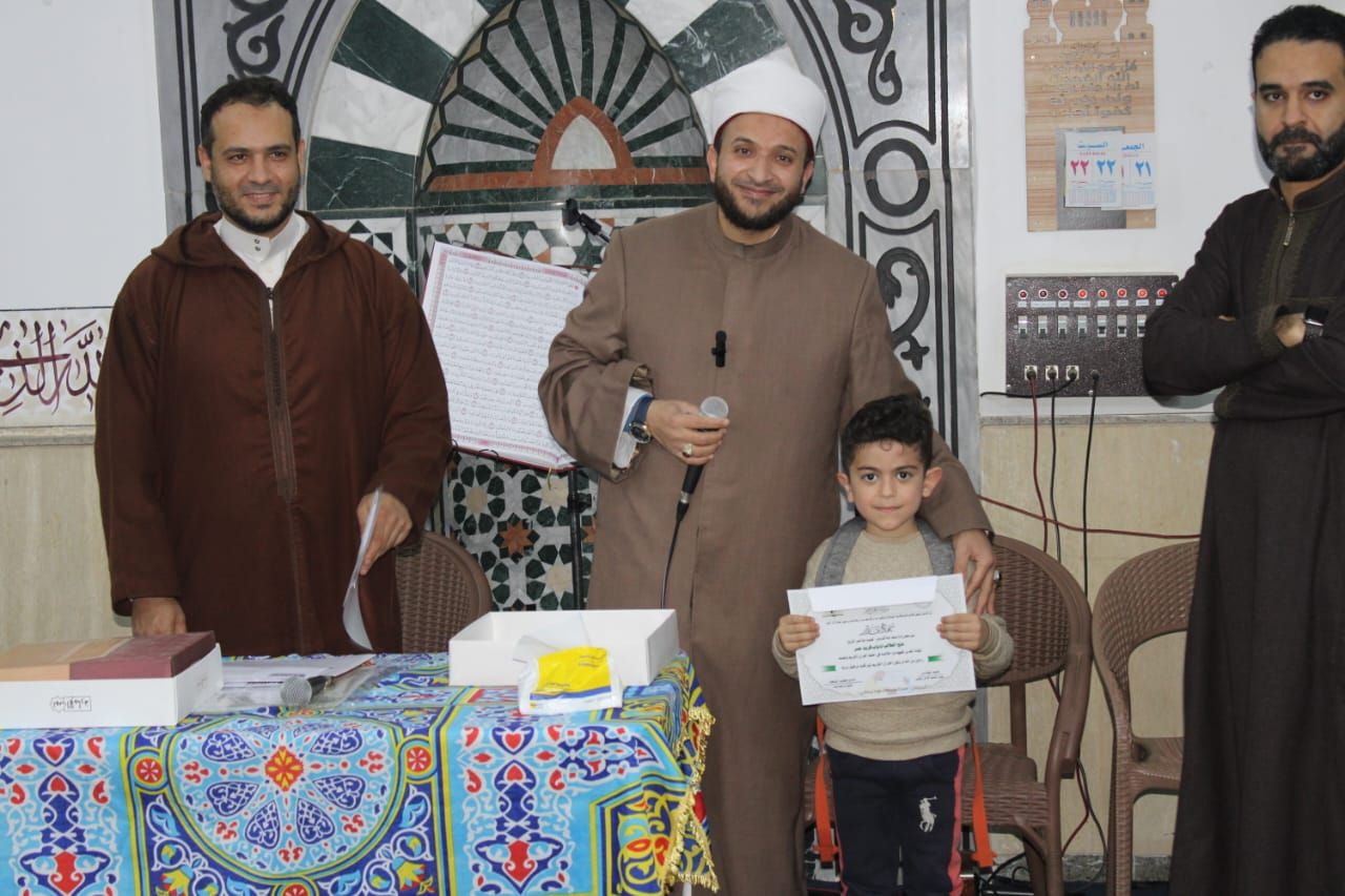 تكريم حفظة القرآن الكريم بمسجد جنة الفردوس بمدينة الشروق.. صور