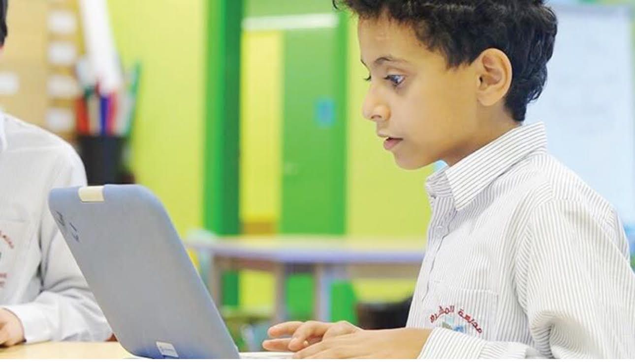 الامارات | مدارس تنمي إبداعات الطلبة بتصميم  "أجمل بطاقة تهنئة للعيد"