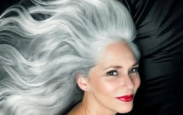 هل فكرت يوما لماذا يشيب شعرنا؟ الاجابه ستدهشك