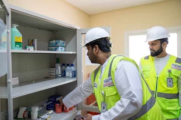 بلدية الظفرة توفر استراحات للعمال في مواقع البناء