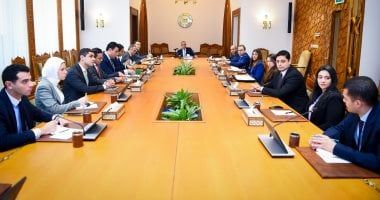 وزير الخارجية والهجرة يجتمع بقيادات وأعضاء قطاع الشئون العربية بالوزارة