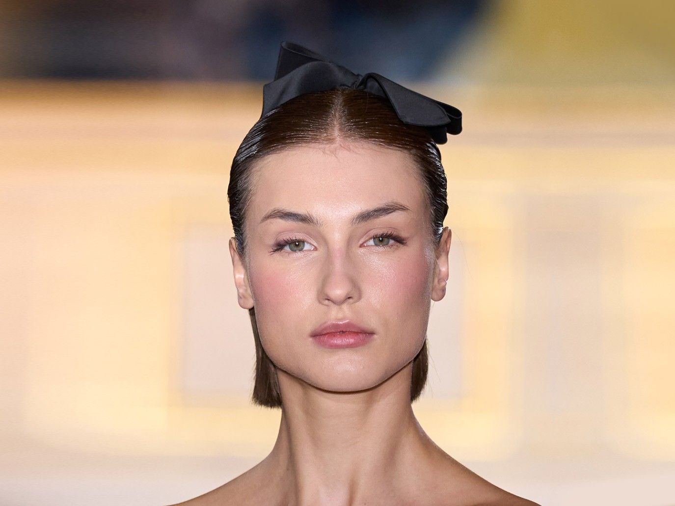 كيفية تطبيق مكياج خفيف يدوم طويلاً خلال زيارات عيد الفطر 2025