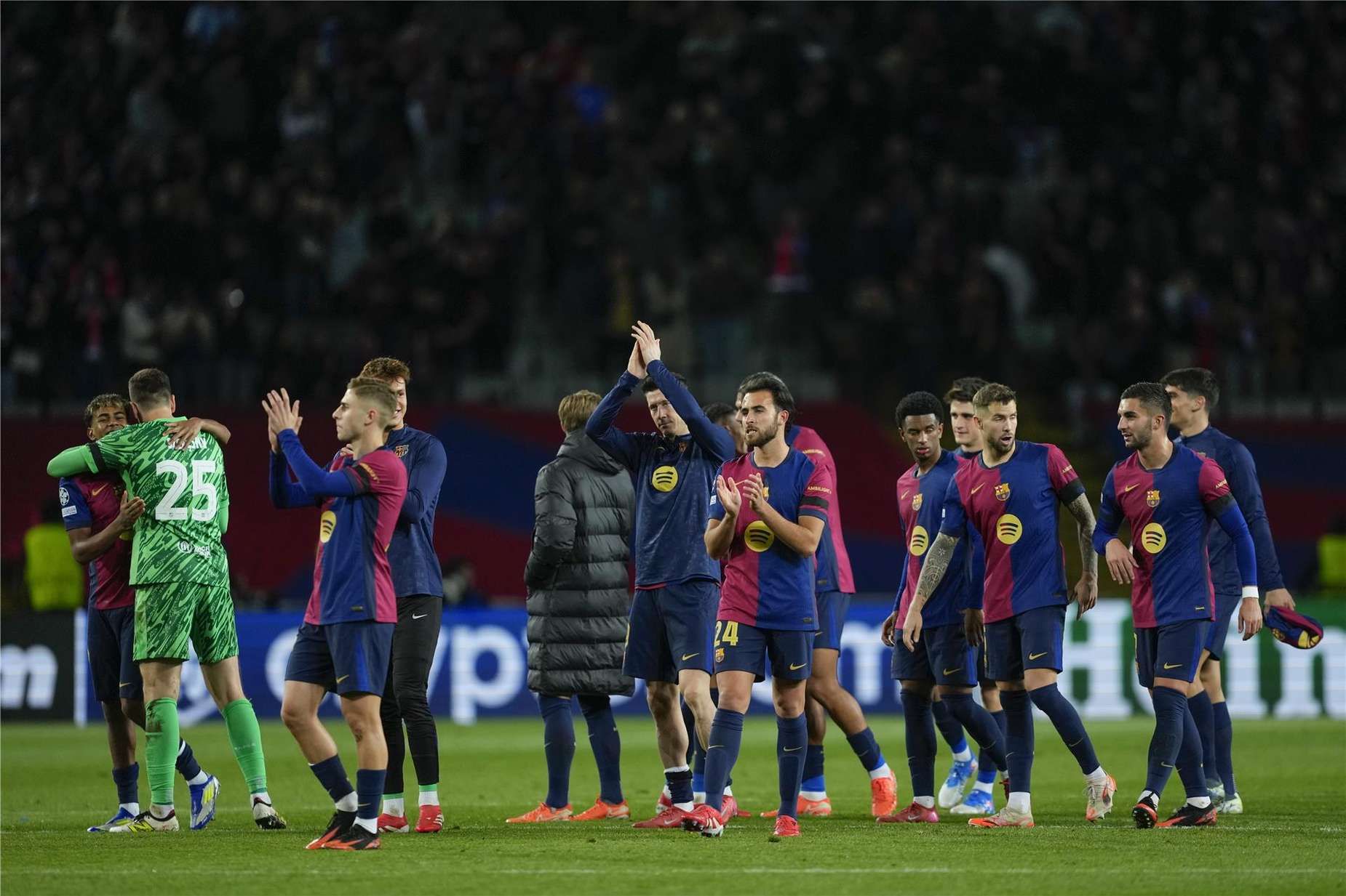 صفقة مربحة.. برشلونة يترقب نجاح خطة مدرب يونايتد