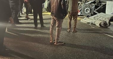 إغلاق طريق أبوسمبل بسبب حادث تصادم أتوبيس وشاحنة نقل جنوب أسوان