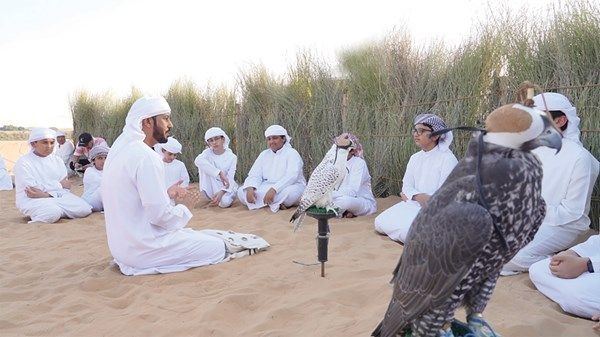 1622 طالباً وطالبة في الموسم التاسع لـ «مدرسة محمد بن زايد للصقارة وفراسة الصحراء»