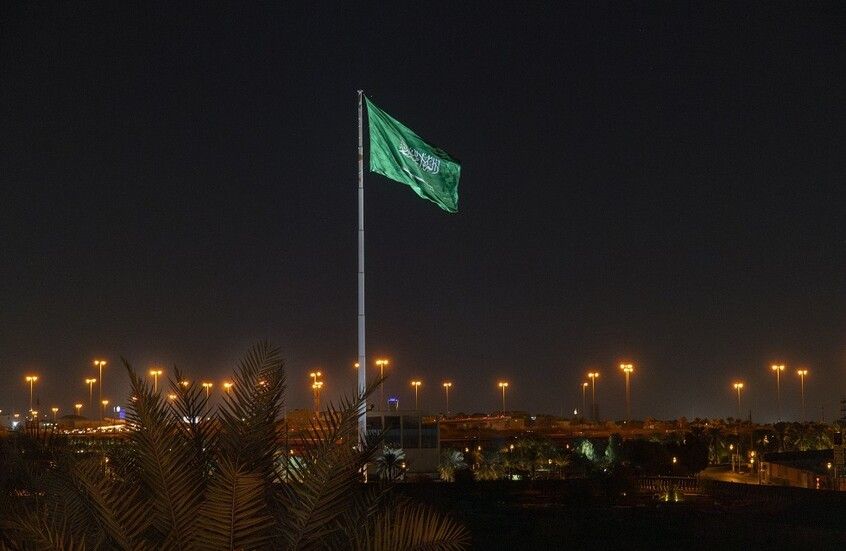 الخليج اليوم .. السعودية.. إيقاف 82 شخصا والتحقيق مع 313 في 7 وزارات وهيئات بتهم الفساد