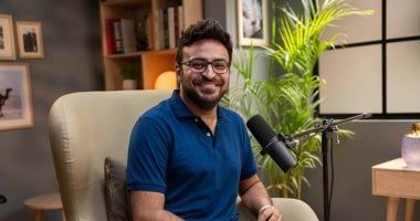 أحمد يونس يشدد على ضرورة الاستفادة من الخبرات والمبادرات لتحقيق النجاح في بودكاست "بداية جديدة"