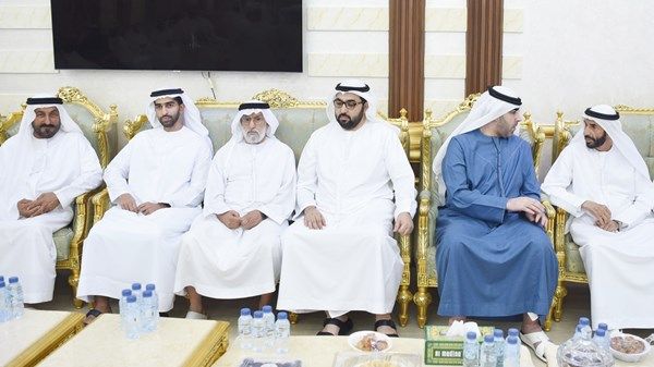 ولي عهد أم القيوين يعزي في وفاة عناد الخاطري