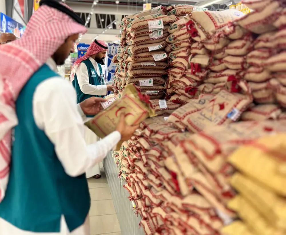 القصيم.. 4000 جولة رقابية على محال بيع زكاة الفطر ومستلزمات العيد