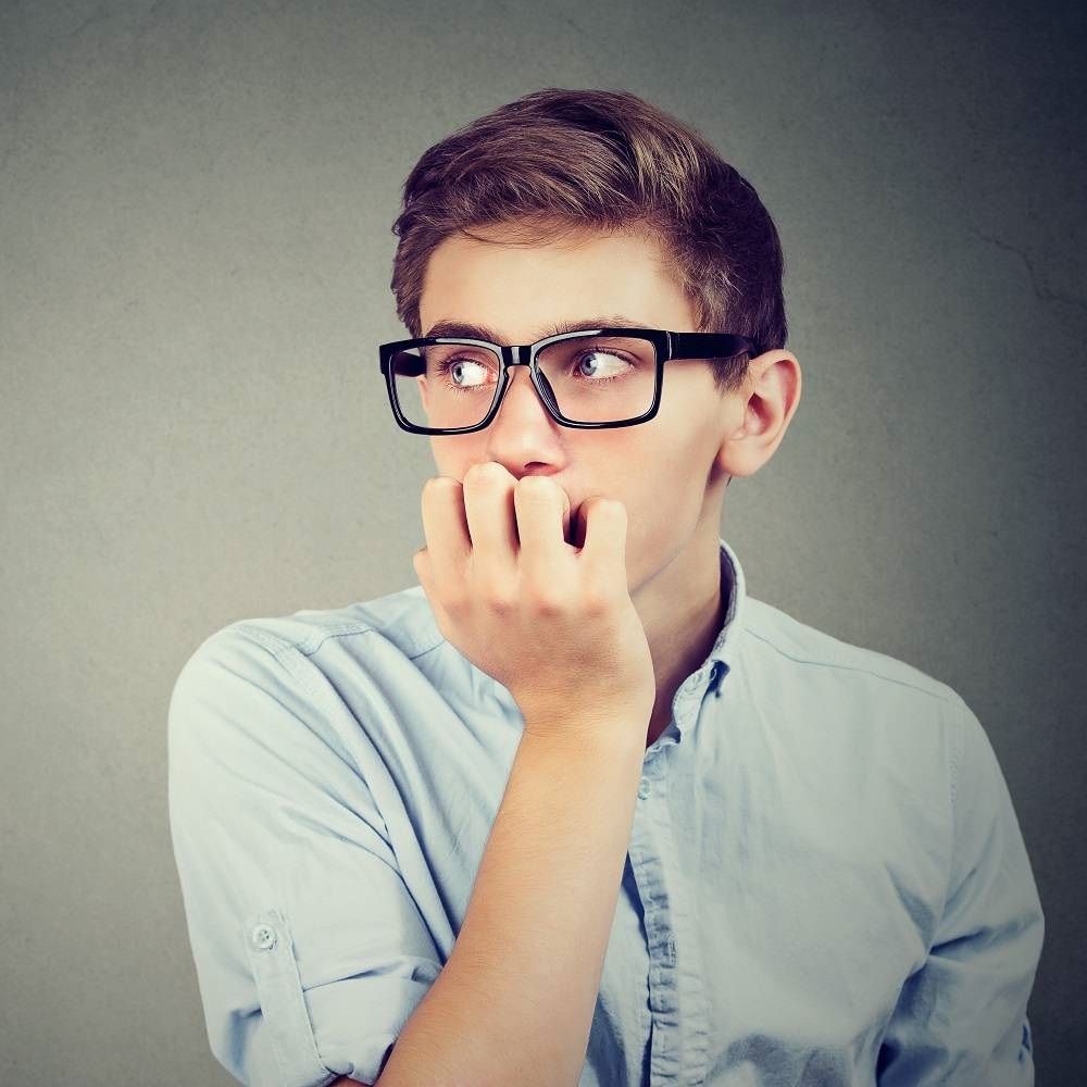 8 خطوات فعالة تُخلص المراهق من الخجل وتكوين شخصية واثقة